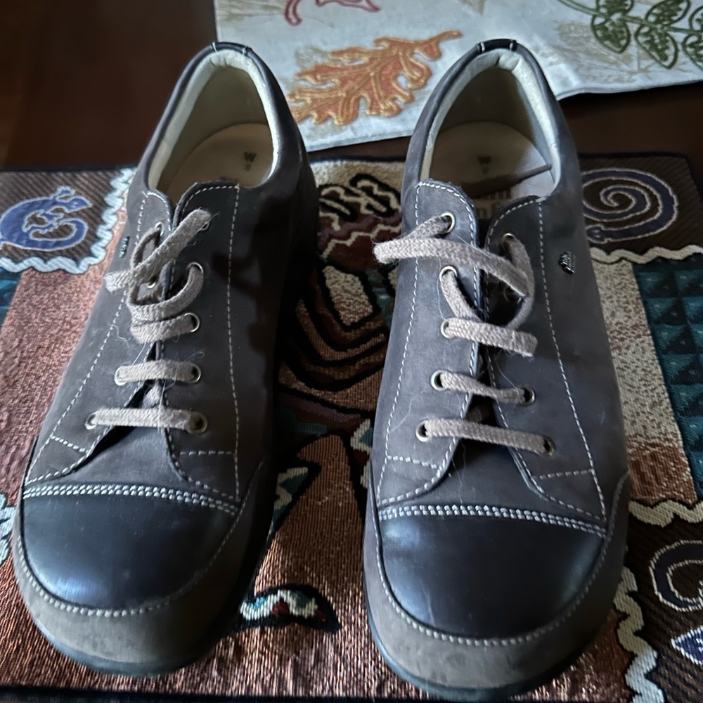 These shoes are like brand new.  Worrone time.